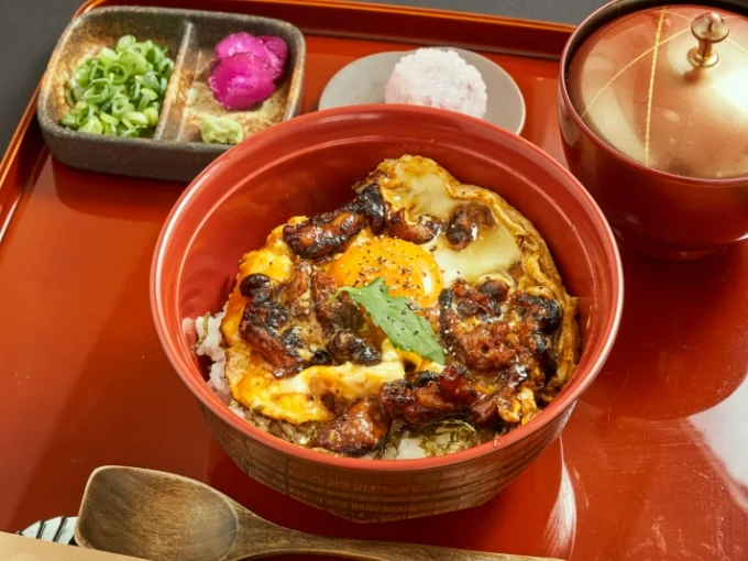 希々花　肝玉丼